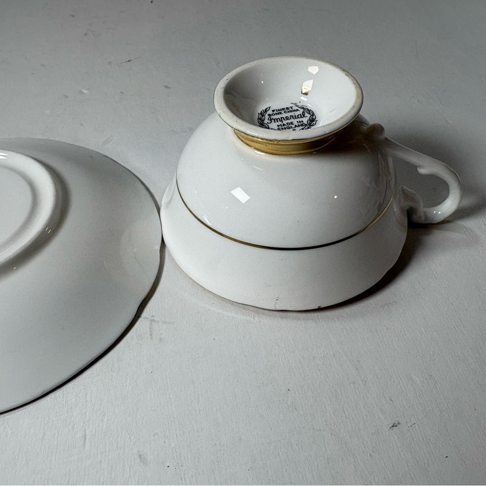 Elegant Burgundy and Gold Tea Set - Picture 3 of 4